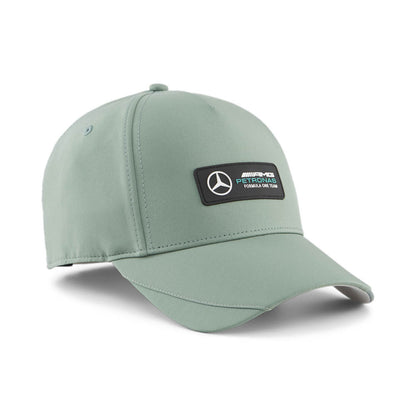 Jockey Puma Mercedes-AMG Petronas 024818-03, vista frontal en ángulo