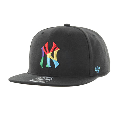Jockey ’47 New York Yankees Fractal negro Captain, vista frontal en ángulo
