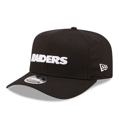 Jockey New Era Las Vegas Raiders NFL 9FIFTY Team Wordmark negro, vista diagonal con flag New Era bordado