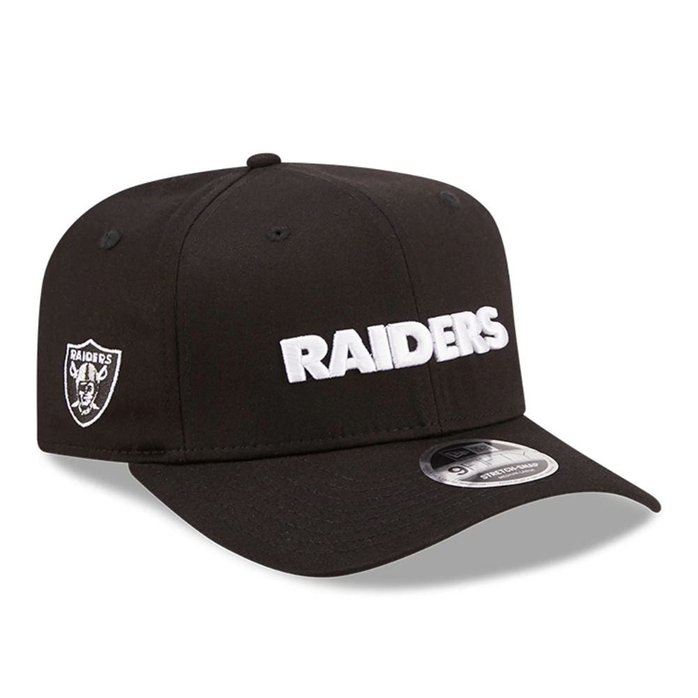 Jockey New Era Las Vegas Raiders 9FIFTY negro, vista diagonal con escudo lateral bordado