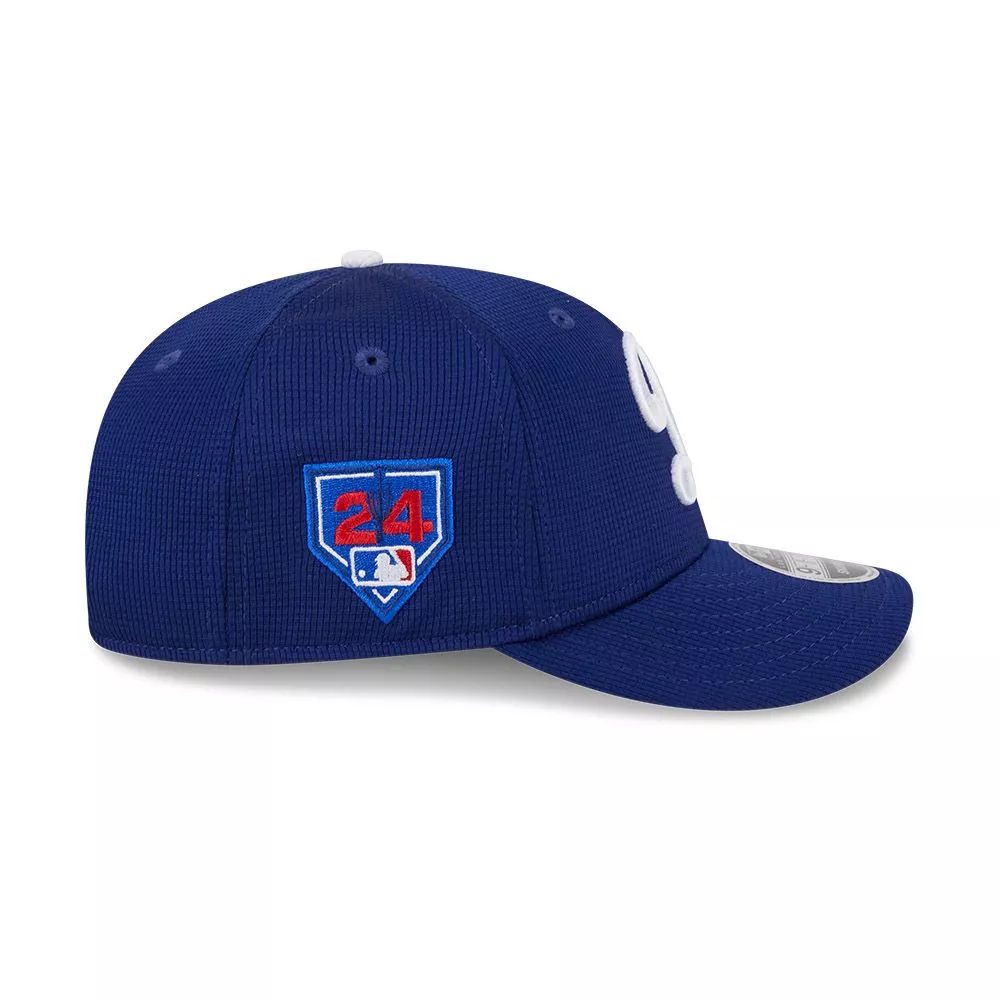 Vista lateral del jockey New Era Dodgers Spring Training con parche Cactus League 2024