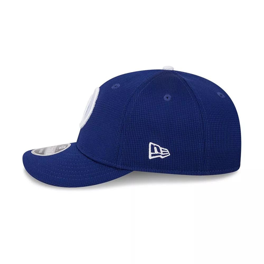 Vista lateral del jockey New Era Dodgers 9FIFTY azul con flag New Era bordado