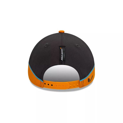 Parte posterior del jockey New Era McLaren Racing 9FORTY con cierre snapback naranjo y paneles negros