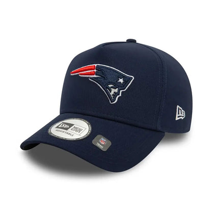 Jockey New Era New England Patriots NFL 9FORTY E-Frame azul, vista diagonal con flag New Era bordado
