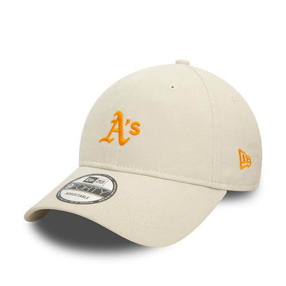 Jockey New Era Oakland Athletics MLB 9FORTY Washed beige claro beige claro y Gris Ártico, vista frontal en ángulo