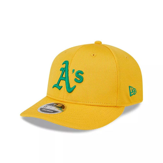 Jockey New Era Oakland Athletics Spring Training 9FIFTY amarillo, vista diagonal con logo A’s y flag verdes