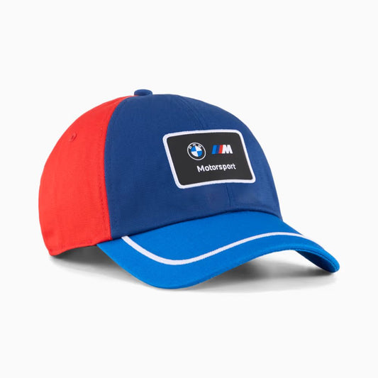 Jockey Puma BMW M Motorsport Heritage azul y rojo, vista frontal en ángulo