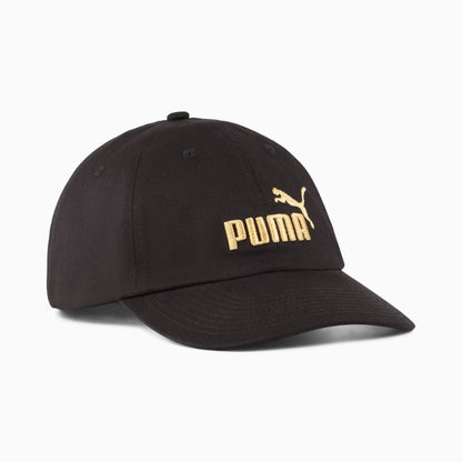 Jockey Puma Essentials No.1 Logo negro con bordado dorado y visera curva, vista frontal en ángulo