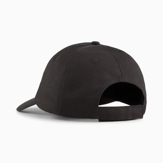 Parte posterior del jockey Puma Essentials negro con correa ajustable y visera curva