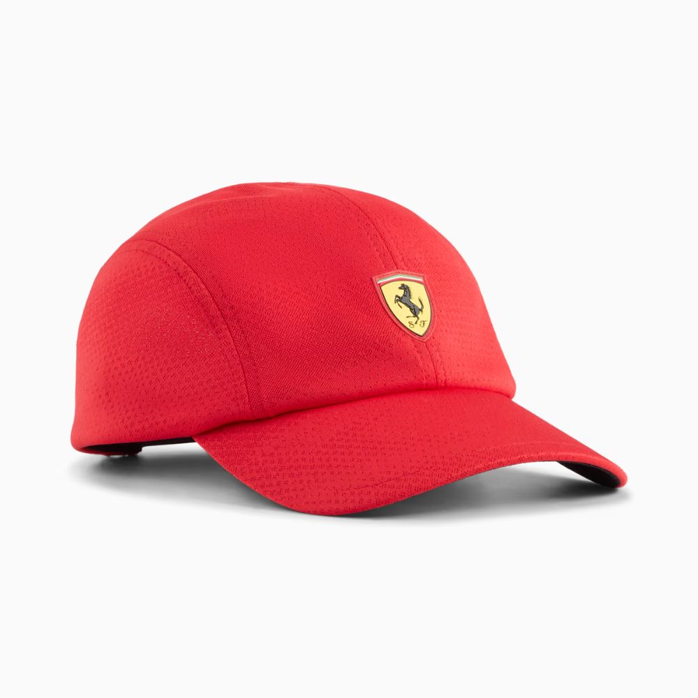 Jockey Puma Scuderia Ferrari Lifestyle 4 Panel rojo, vista frontal en ángulo con insignia Ferrari