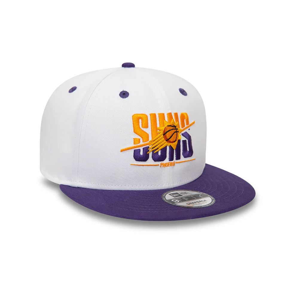 Jockey New Era Phoenix Suns blanco y morado, vista diagonal con corona estructurada