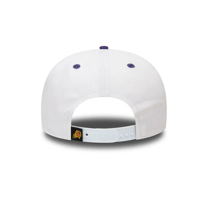 Parte posterior del jockey New Era Phoenix Suns blanco con cierre snapback y etiqueta del equipo