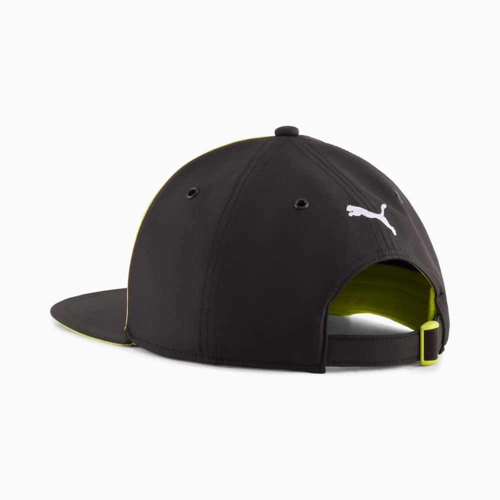 Parte posterior del jockey PUMA Aston Martin F1 negro con logo bordado y hebilla ajustable