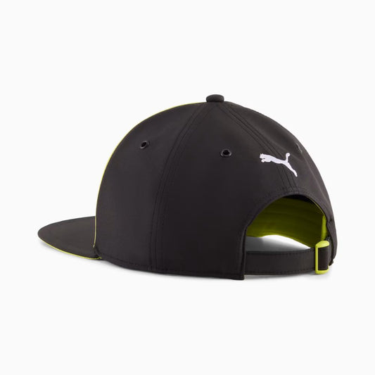 Parte posterior del jockey PUMA Aston Martin F1 negro con logo bordado y hebilla ajustable