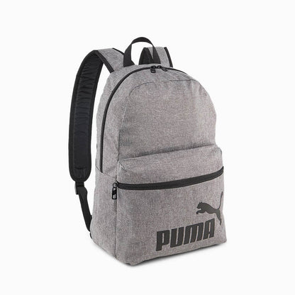 Mochila Puma Phase III 090118-01, vista frontal en ángulo