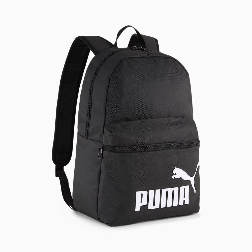 Mochila Puma Phase III Backpack Negro, vista frontal en ángulo