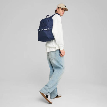 Mochila Puma Phase Tape 091170-03, detalle del material y logo