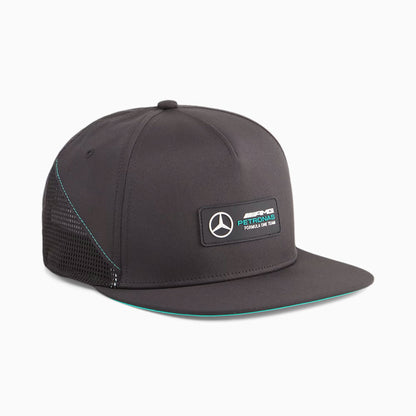Jockey snapback Puma Mercedes-amg Petronas Negro, vista frontal en ángulo
