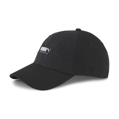 Jockey Puma Style Fabric Cap, vista frontal en ángulo
