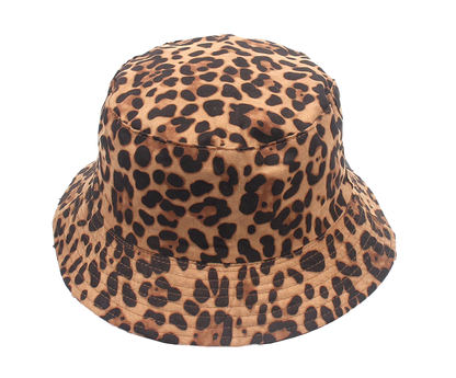 Sombrero bucket La Cap Company Animal Print Oscuro, vista frontal en ángulo